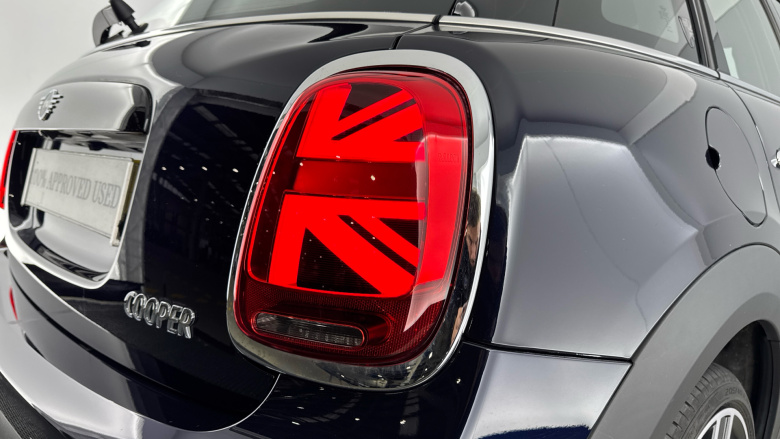 MINI Hatchback 1.5 Cooper Exclusive 5dr Auto [Nav Pack] Petrol Hatchback